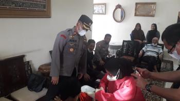 Percepat Vaksinasi Polsek TBU Gelar Vaksinasi Secara Dor To Dor